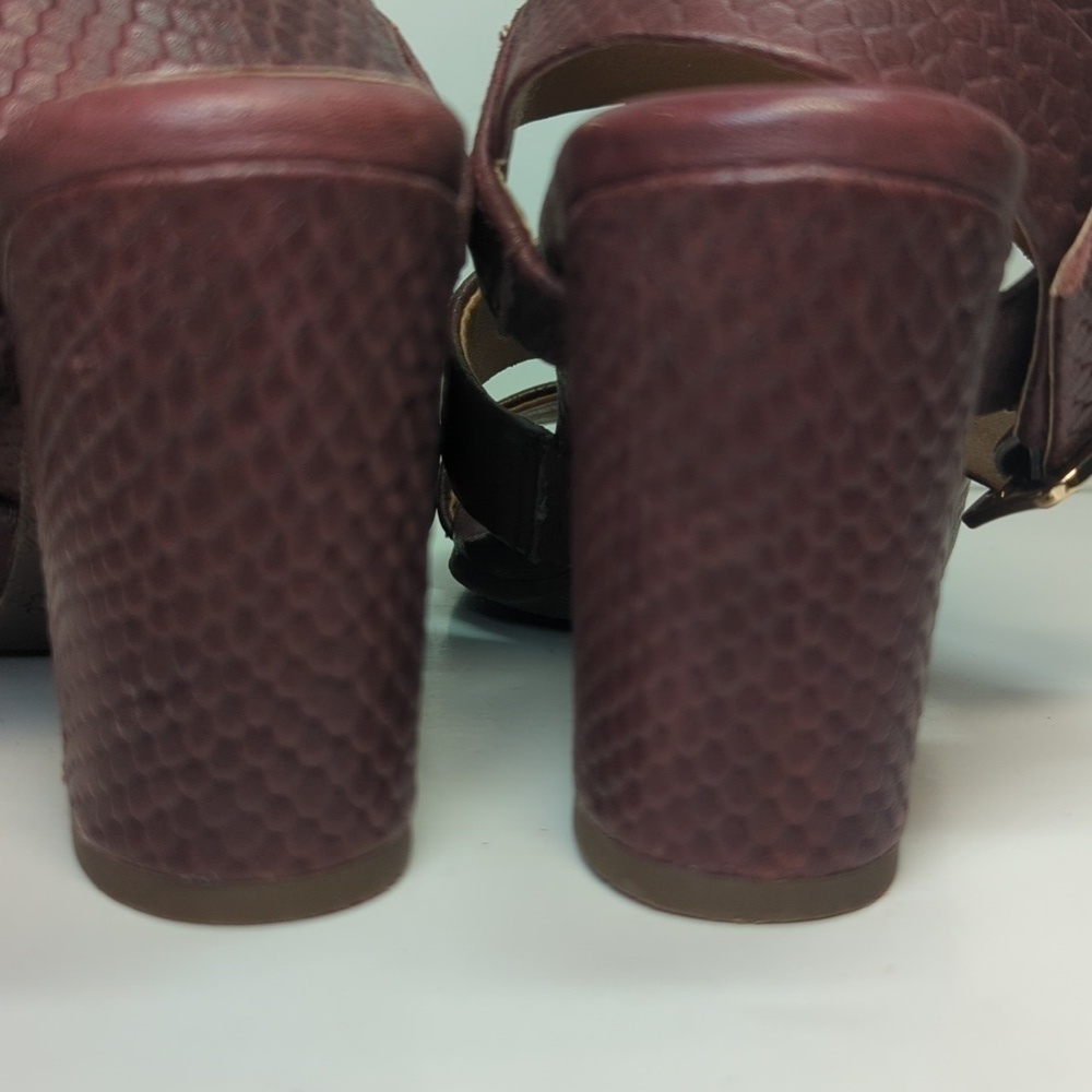 Vionic Blaire Strappy Heeled Sandals womans size 6 EU 37 - Picture 15 of 16